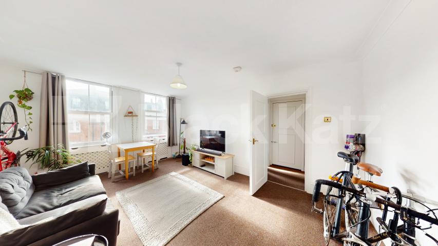 Located only a short walk to Angel station and the popular Upper Street Chapel Market, Angel